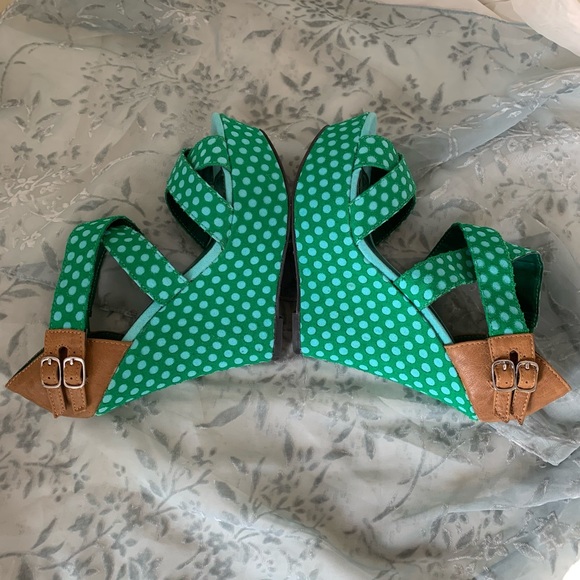 🍀 🌸 Qupid Polka Dot Strappy Wedge Sandal - Picture 5 of 14